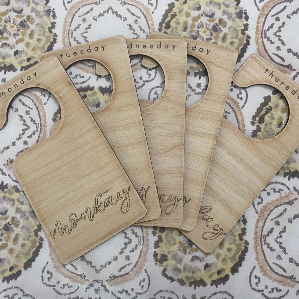 Days of the week outfit organizing hangers